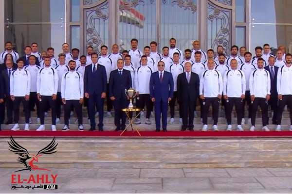 بعد مونديال استثنائي.. الرئيس السيسي يكرّم الفراعنة ويشيد بما قدموه للعالم